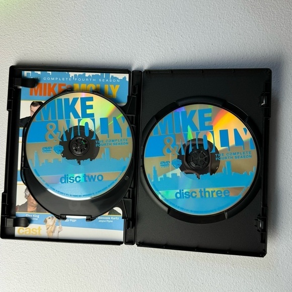 Mike & Molly The Complete Fourth Season DVD - Picture 5 of 5